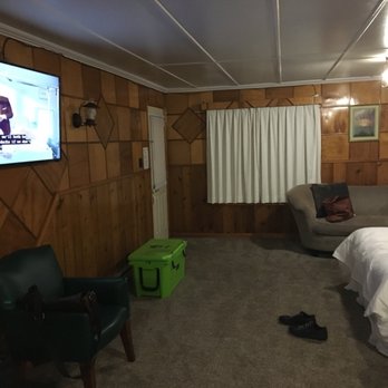Colonial Motel - Hotels Near Me - Manistique, Michigan