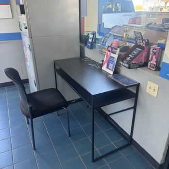 SpeeDee Oil Change & Auto Service - Little workstation if you come in with a laptop. - Auto Repair Near Me - Millbrae, California