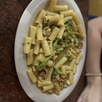 Italian Pizzeria - Chicken & broccoli rigatoni - Italian Near Me - Live Oak, Florida