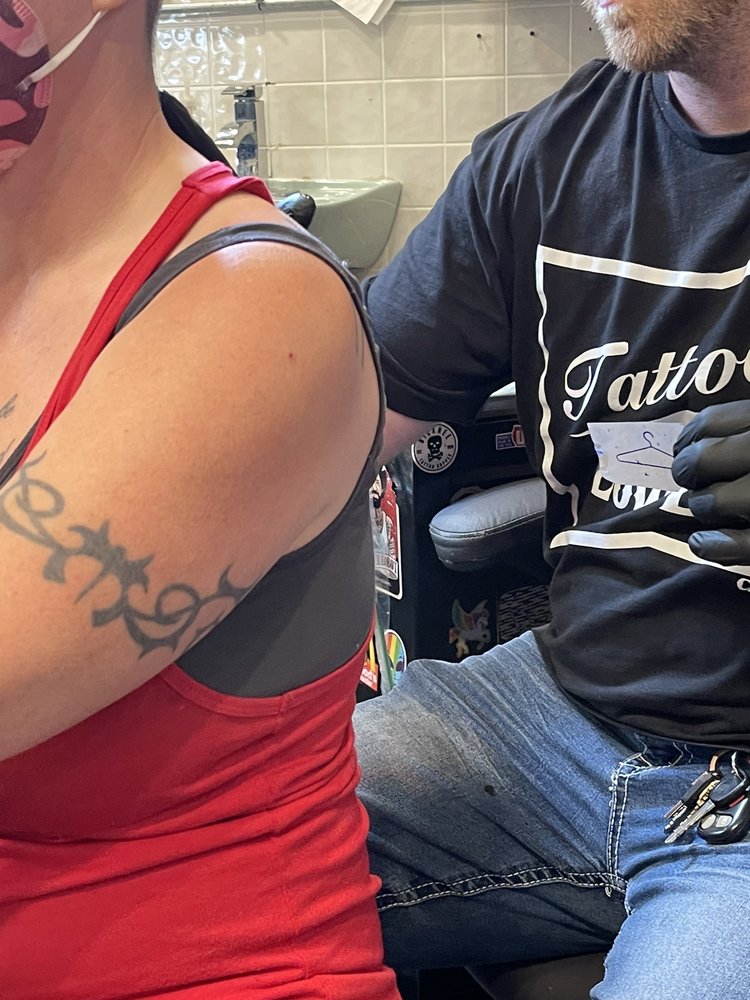 SKIN HOOKED TATTOO Updated October 2024 8 N Court St, Athens, Ohio