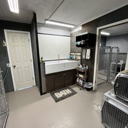 Paws-N-Claws Boarding and Grooming - Spa baths!