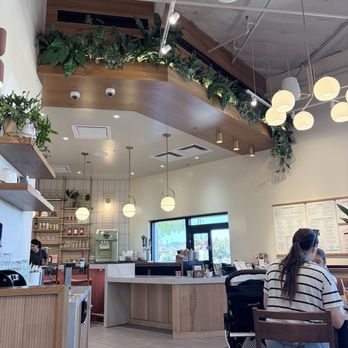 Roam Artisan Burgers - Indoor - Burgers Near Me - Corte Madera, California Roam Artisan Burgers - Indoor - Burgers Near Me - Corte Madera, California