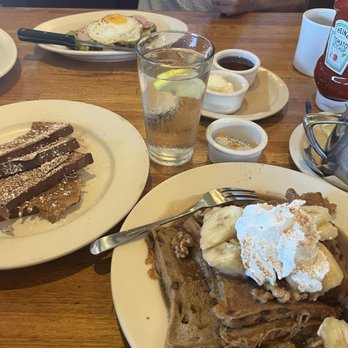The Kettle - Diners Near Me - Manhattan Beach, California