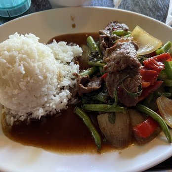 Bangkok @12 Thai Restaurant - Beef lunch plate - Thai Near Me - Sacramento, California Bangkok @12 Thai Restaurant - Beef lunch plate - Thai Near Me - Sacramento, California