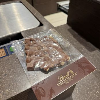 Lindt Chocolate Shop - Chocolate - Chocolatiers & Shops Near Me - New York, New York Lindt Chocolate Shop - Chocolate - Chocolatiers & Shops Near Me - New York, New York