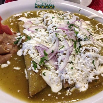 La Casa de las Enchiladas - Tortillas de blanca masa, pollo, salsa verde y crema, queso, cebolla y cilantro - Breakfast & Brunch Near Me - México, D.F., DIF
