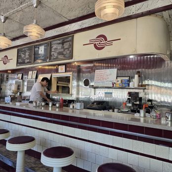 The Cutchogue Diner - The counter and kitchen behind the open window. - Diners Near Me - Cutchogue, New York The Cutchogue Diner - The counter and kitchen behind the open window. - Diners Near Me - Cutchogue, New York