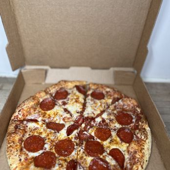 Mamma Ramona's Pizzeria - Long Beach - Hot Honey Pepperoni Pizza - Pizza Near Me - Long Beach, California Mamma Ramona's Pizzeria - Long Beach - Hot Honey Pepperoni Pizza - Pizza Near Me - Long Beach, California