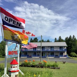 Campobello Whale Watch Motel - Front view of the motel