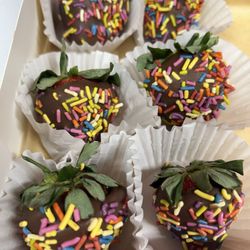 Tara's Candies - 1/2 dozen Chocolate Covered Strawberries
