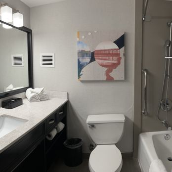 Crowne Plaza Costa Mesa Orange County - Bathroom in 342 - Hotels Near Me - Costa Mesa, California Crowne Plaza Costa Mesa Orange County - Bathroom in 342 - Hotels Near Me - Costa Mesa, California