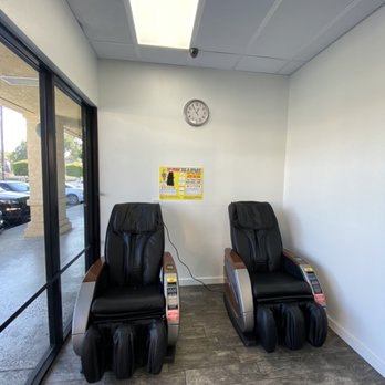 Paramount Coin Laundry - Message Chairs - Laundromat Near Me - Paramount, California Paramount Coin Laundry - Message Chairs - Laundromat Near Me - Paramount, California
