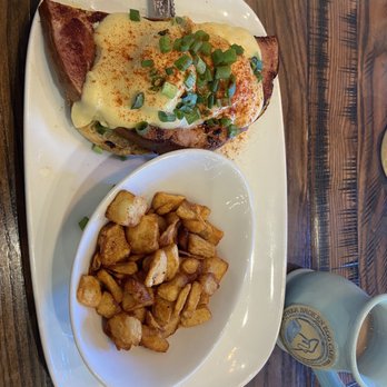 Another Broken Egg Cafe - Eggs Benedict - Breakfast & Brunch Near Me - Winter Park, Florida
