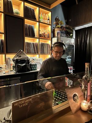 Charis Listening Bar by null