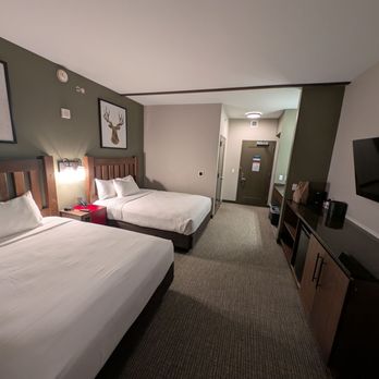 Great Wolf Lodge - Manteca - Deluxe Kids Cabin Suite (room 1 of 2 w/ 2 queen beds) 2/24/2025 - Resorts Near Me - Manteca, California Great Wolf Lodge - Manteca - Deluxe Kids Cabin Suite (room 1 of 2 w/ 2 queen beds) 2/24/2025 - Resorts Near Me - Manteca, California