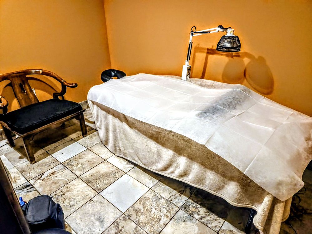 Main Line Acupuncture & Oriental Medicine Logo