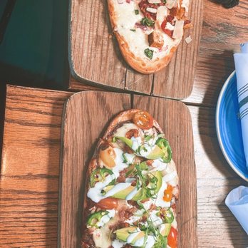 Stirr - BBQ chicken flatbread add jalapeños & Alfredo flatbread - New American Near Me - Dallas, Texas Stirr - BBQ chicken flatbread add jalapeños & Alfredo flatbread - New American Near Me - Dallas, Texas