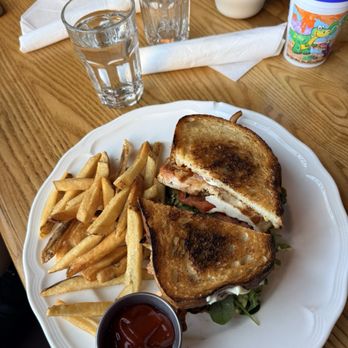 Americano, Lincoln Park - The Chicken BLT Sandwich - Cocktail Bars Near Me - Chicago, Illinois