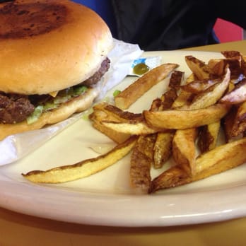 Papi Taco - Mexican cheeseburger with pico, guacamole and jalapeños and an order of hand cut fries :) - Mexican Near Me - Mc Gregor, Texas