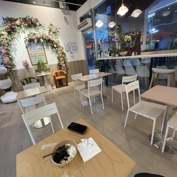 Miro Mochi - inside seating - Bubble Tea Near Me - Rowland Heights, California
