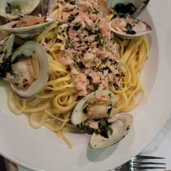 Vito's Ristorante - Linguini and white clam sauce - Italian Near Me - East Syracuse, New York Vito's Ristorante - Linguini and white clam sauce - Italian Near Me - East Syracuse, New York