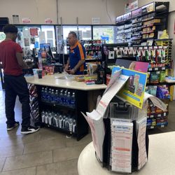 ampm - This man denied to give me my free hot dogg