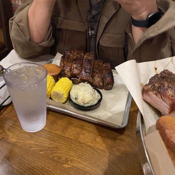 Famous Dave's Bar-B-Que - Nine ribs - Barbeque Near Me - Tualatin, Oregon