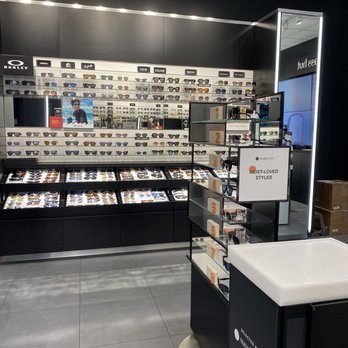 Sunglass Hut - Luxury product - Sunglasses Near Me - Honolulu, Hawaii Sunglass Hut - Luxury product - Sunglasses Near Me - Honolulu, Hawaii