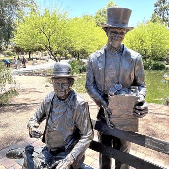Phoenix Zoo - Wallace and Ladmo Statue - Zoos Near Me - Phoenix, Arizona Phoenix Zoo - Wallace and Ladmo Statue - Zoos Near Me - Phoenix, Arizona
