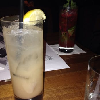 Earls Kitchen + Bar - White peach lemonade and raspberry mojito - Canadian (New) Near Me - Mississauga, Ontario