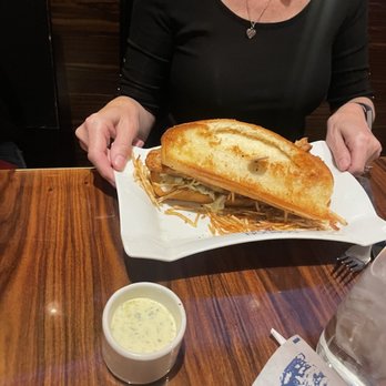 Gordon Ramsay Burger Las Vegas - Fish sandwich - Burgers Near Me - Las Vegas, Nevada