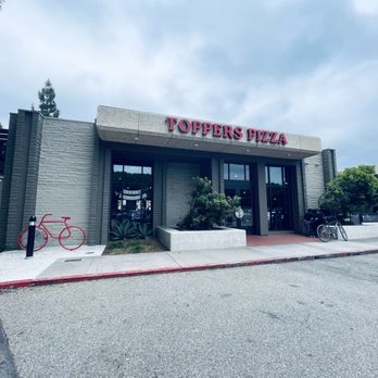 Toppers Pizza Place - Front with patios on either side of restaurant - Pizza Near Me - Camarillo, California Toppers Pizza Place - Front with patios on either side of restaurant - Pizza Near Me - Camarillo, California