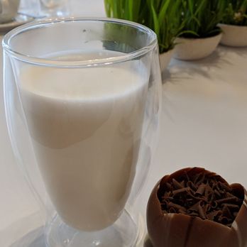 Lizzie's Wafels - Hot Chocolate Bomb - Waffles Near Me - Bruges, VWV Lizzie's Wafels - Hot Chocolate Bomb - Waffles Near Me - Bruges, VWV