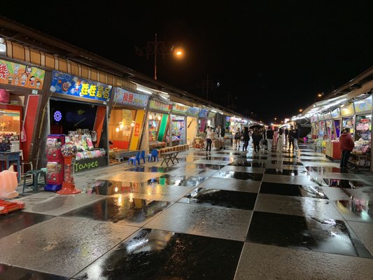 Dongdamen Night Market by null