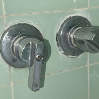 Studio City Court Yard Hotel - Even more mold - shower handles of the shower that did not work properly. - Hotels Near Me - Studio City, California Studio City Court Yard Hotel - Even more mold - shower handles of the shower that did not work properly. - Hotels Near Me - Studio City, California