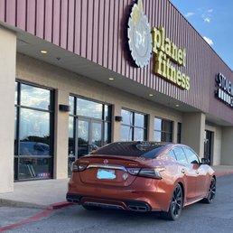 Exterior photo of Planet Fitness - Cleburne, Texas Exterior photo of Planet Fitness - Cleburne, Texas