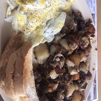 Wolfe's Kountry Kottage - Roast beef hash with scrambled eggs - American Near Me - Alexandria Bay, New York