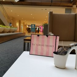 Victoria's Secret - Heel on earth
