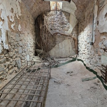 Eastern State Penitentiary - A cell being taken over by nature - Landmarks & Historical Buildings Near Me - Philadelphia, Pennsylvania Eastern State Penitentiary - A cell being taken over by nature - Landmarks & Historical Buildings Near Me - Philadelphia, Pennsylvania