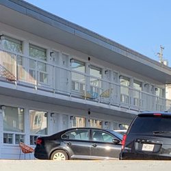 Wonder Travel - The no tell Motel ..5:40 wake yourself up!