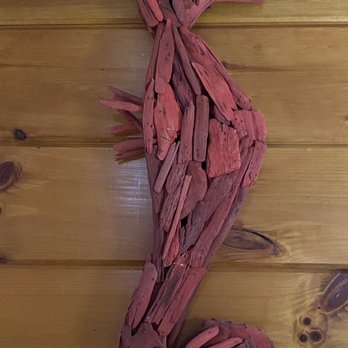 Blue Bay Seafood & Steaks - Decor of drift wood - Seafood Near Me - Wakefield, New Hampshire