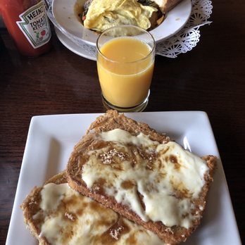 Red Coach Inn - Vegetarian Breakfast Bake  Juice Crme Brulee French Toast - Hotels Near Me - Niagara Falls, New York