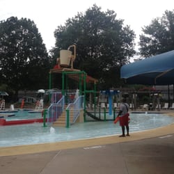 Onesty Pool - Poolside
