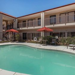 Best Western Lindale Inn - Outdoor Pool