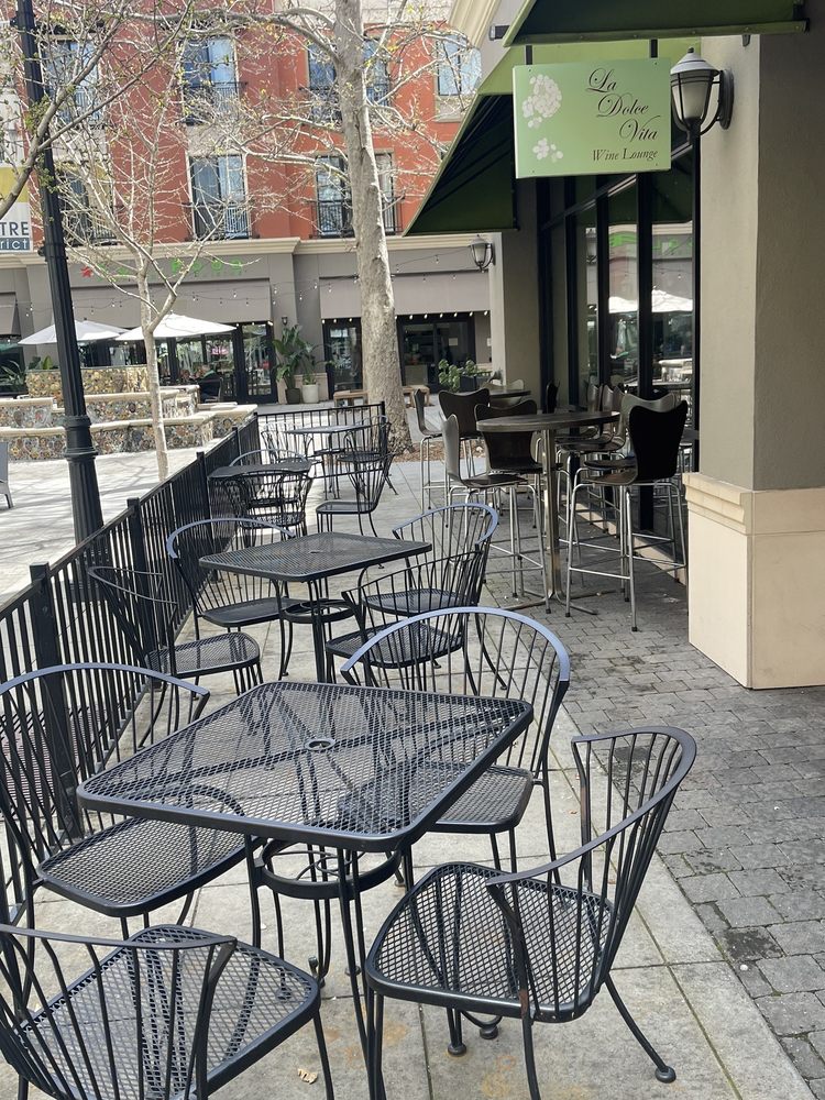 La Dolce Vita Wine Lounge