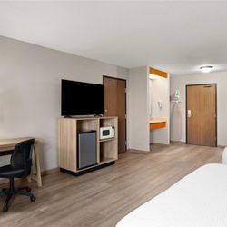 Days Inn by Wyndham Spearfish - Guest room