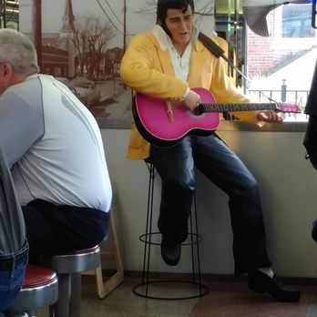 Broad Street Diner - Eating with the king - Diners Near Me - Keyport, New Jersey
