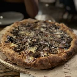Flight A Gathering Place - Short rib pizza