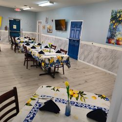 Elysian Gardens Assisted Living - Dinning room