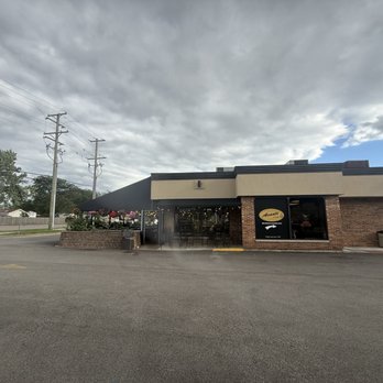 Avanti Cafe & Sandwich Bar - Outside- parking lot, outdoor seating, entrance - Italian Near Me - Mount Prospect, Illinois Avanti Cafe & Sandwich Bar - Outside- parking lot, outdoor seating, entrance - Italian Near Me - Mount Prospect, Illinois